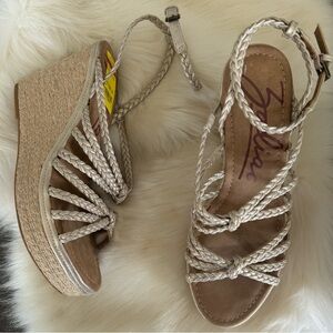 Zodiac strappy wedge 🔥